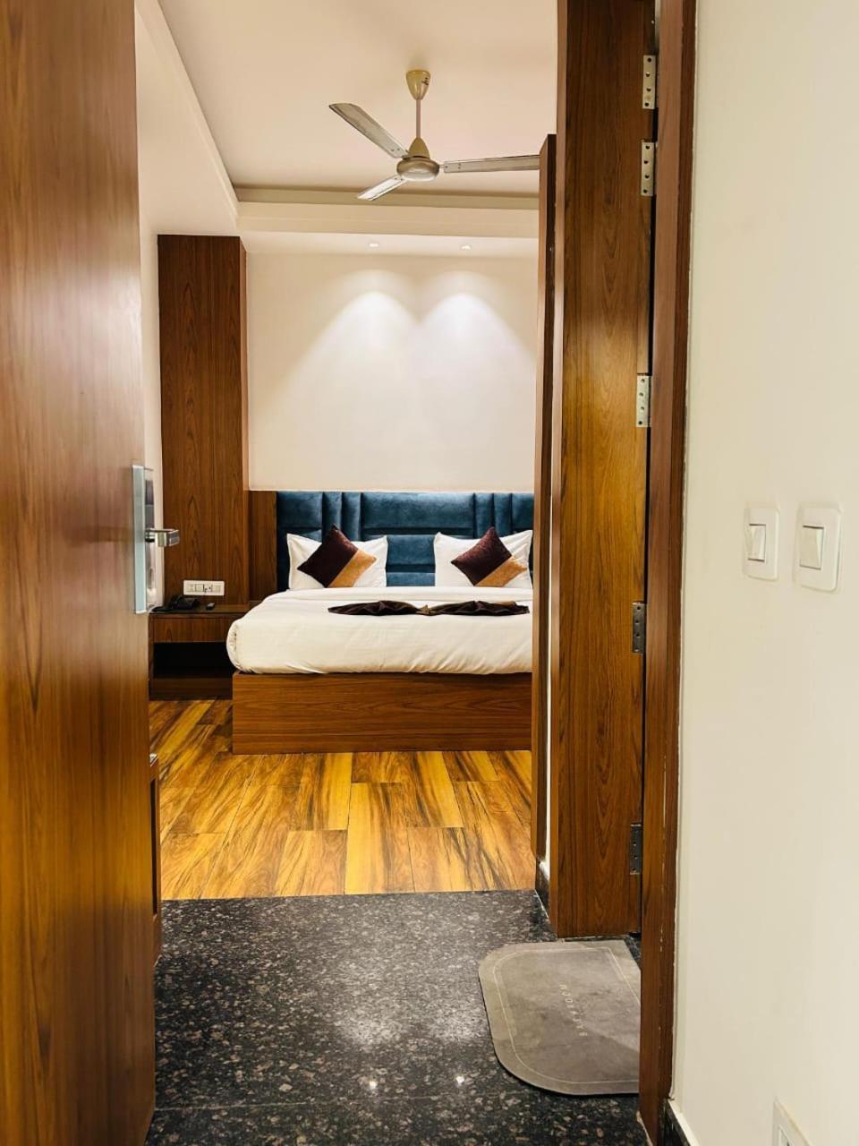 Hotel Swarn Bhoomi Kānpur Exterior foto